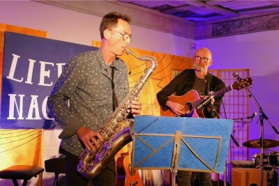 Zschopauer Liedernacht: Erlös kommt krebskranken Kindern zugute - Mit Saxophonist Torsten Klug stand auch ein früherer Bandkollege von Mitorganisator Jano Weber auf der Bühne. 