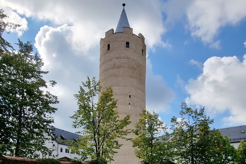 Zschopauer Schloss: Mensch stürzt vom Burgfried und stirbt - Ein Mensch war am Mittwoch vom Burgfried "Dicker Heinrich" gestürzt.