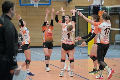 Zschopauer Volleyballerinnen bejubeln Sieg im Kellerduell der Regionalliga Ost - Den VC-Damen war die Freude deutlich anzumerken.