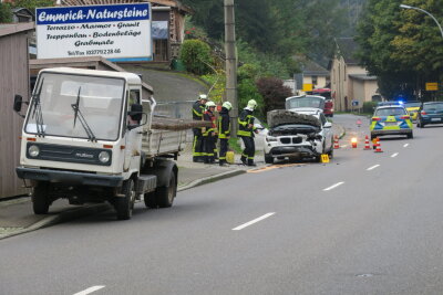 Zschorlau: Verletzte bei Unfall mit Multicar - Ein Auto ist am Freitag in Zschorlau auf ein Multicar aufgefahren.