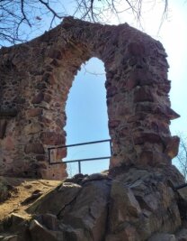 Zu Besuch an den Ruinen des Raubschlosses - Ruinen sind vom Raubschloss erhalten. 