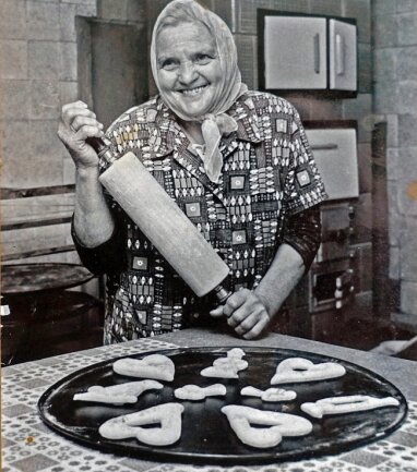Zuckermännl waren das Marzipan der armen Leute - Hedwig Ungethüm (Bild von 1970) stammte aus der Familie, die in Werda mit dem Zuckermännl-Backen von Anfang an verbunden war.
