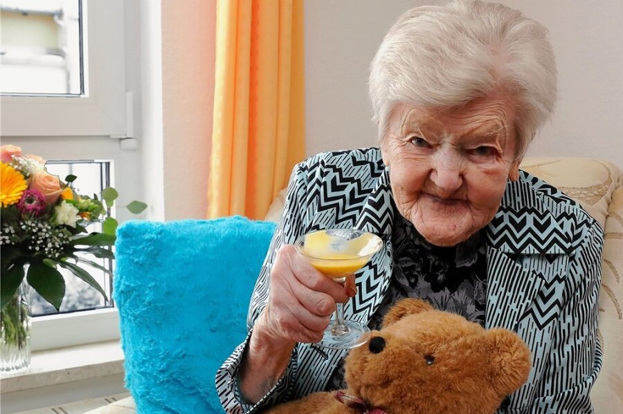 Zum 102. Geburtstag geht's für Erzgebirgerin auf Tour - Wer so fit wie Margarete Hermann seinen 102. Geburtstag feiern darf, kann sich glücklich schätzen. Im Haus läuft sie am Rollator. 