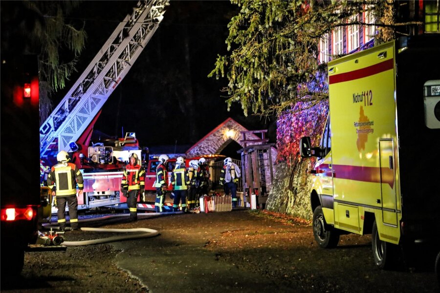 Zum Brand im Hollandheim: Bürgermeister kritisierte fehlende Erreichbarkeit im Notfall - Beim Feuerwehreinsatz im Hollandheim Waschleithe sei viel Zeit verstrichen, um den Kontakt zum DRK und zu einem Dolmetscher zu bekommen.