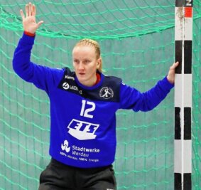 Zum Comeback überredet - Manuela Mühlig hütet in dieser Saison beim Verbandsliga-Team der HSG Langenhessen/Crimmitschau das Tor. Die Mannschaft ist trotz einer knappen Niederlage in Weißenborn am Samstag Tabellendritter. 