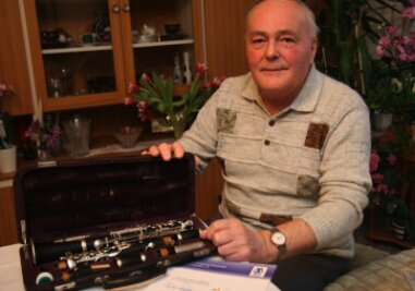 Zum Geburtstag einen Diamanten - 
              <p class="artikelinhalt">Horst Hiekel ist von der Bundesvereinigung Deutscher Musikverbände für 50 Jahre Mitgliedschaft im Blasorchester der Olbernhauer Feuerwehr ausgezeichnet worden.</p>
            