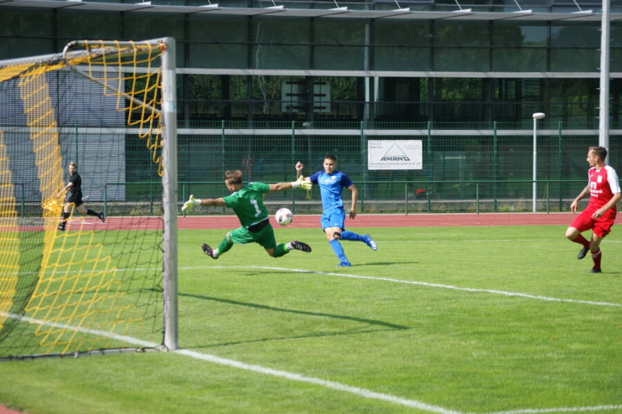 "Zum Glück ist Samstag, wir haben also Zeit zum Ausnüchtern" - Aufstiegsspiel zur Landesklasse in Flöha: Mohammed Khemiri erzielt das 1:0 für den SV Auerhammer gegen den 1. FC Pirna. 