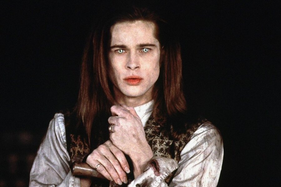 Zum Tod von Anne Rice: Wir Blutsauger - Untotsein als Drahtseilakt: Brad Pitt spielte den Vampir Louis 1994 in der Verfilmung von "Interview mit einem Vampir". 