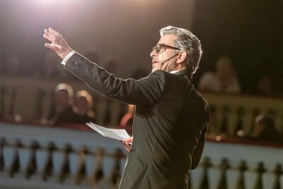 Zum Welttag der Poesie: Zwickauer Theater-Tenor präsentiert Musiker mit Wortwitz - Tenor Marcus Sandmann hat „Die Lange Nacht der Oscars“ in gekonnter Manier moderiert.