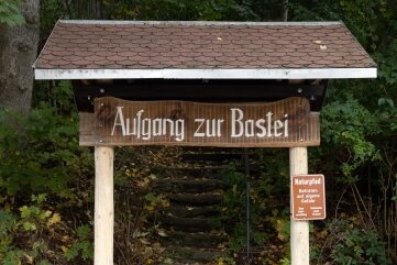 Zur Bastei in Thum führt nun keine Brücke mehr - Auch das marode Zugangsportal von der Herolder Straße aus zur Thumer Bastei ist erneuert worden. 
