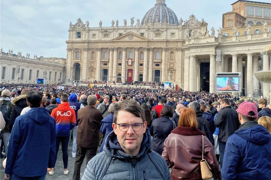 Zur Papstbeisetzung nach Rom: Wie der Politikwissenschaftler Michael Kunze die Trauerfeier erlebte - Michael Kunze gehörte zu den Zehntausenden, die am Donnerstagmorgen zur Trauerfeier für Papst Benedikt kamen. 