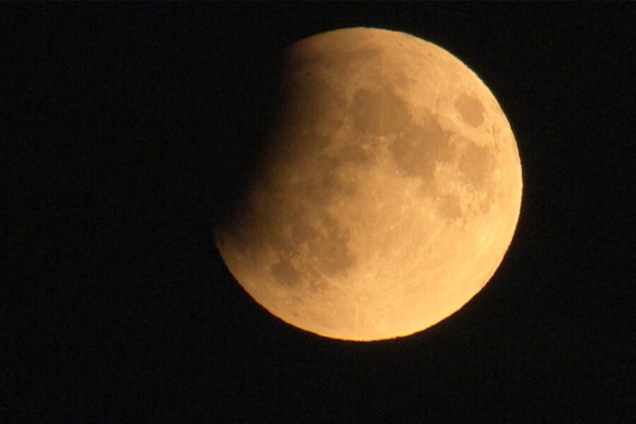 Zur partiellen Mondfinsternis: Ein Abend in der Sternwarte Rodewisch - Am Samstagabend schiebt sich der Mond zum Teil in den Schatten der Erde.
