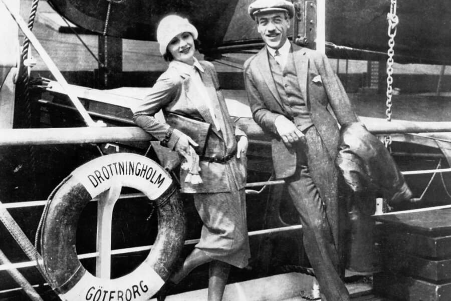 Greta Garbo im Jahr 1925 mit ihrem Entdecker Mauritz Stiller bei ihrer Ankunft in New York. Die Schauspielerin gehörte auch zu den ersten Stars, die Venedig beehrten. 