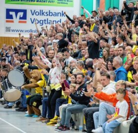 Zurück in die Erfolgsspur - Nach der Niederlage in Pirna wollen die Oberlosaer Handballer mit Hilfe ihrer Fans wieder einen Sieg feiern. Mit der HSG Freiberg gastiert ein alter Rivale in der Plauener Kurt-Helbig-Sporthalle.