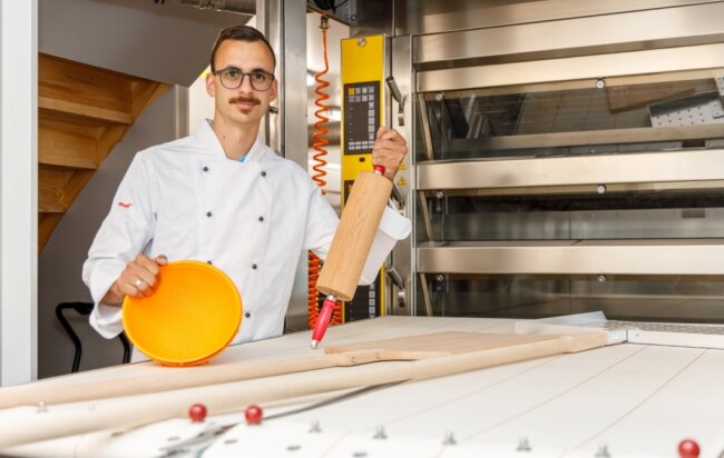 Philipp Einenkel eröffnet in Wiesa seine eigene Bäckerei. Er stammt aus Wiesa und kehrt nun in seine Heimat zurück. 