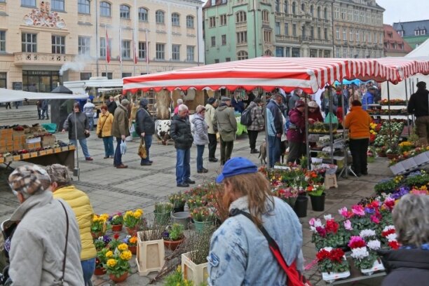 Auf dem Zwickauer Hauptmarkt soll mittwochs ein kurzfristig angesetzter wöchentlicher Markt stattfinden.
