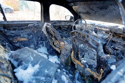 Zwei Autos durch Feuer zerstört - Polizei sucht Zeugen - 