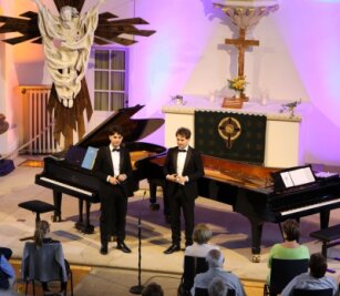 Zwei Brüder im Doppelkonzert - Die Lichtensteiner Pianisten Markus und Pascal Kaufmann bei ihremKonzert-Gastspiel in Lichtensteins Lutherkirche.
