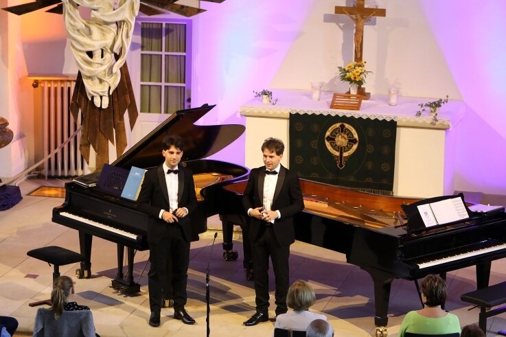 Die Lichtensteiner Pianisten Markus und Pascal Kaufmann bei ihremKonzert-Gastspiel in Lichtensteins Lutherkirche.