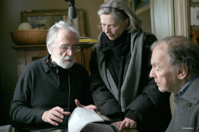Zwei deutsche Koproduktionen mit Oscar-Chancen - Der Regisseur Michael Haneke mit seinen Hauptdarstellern Emmanuelle Riva und Jean-Louis Trintignant während des Drehs einer Szene des Kinofilms «Liebe» .