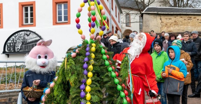 Ostern trifft Weihnachten hieß es am Samstag am Museum "Alte Dorfschule" in Wiederau. 