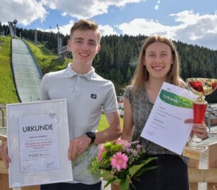 Zwei Hoffnungsträger für die Region - Nick Schönfeld und Jenny Nowak vom Bundesstützpunkt Klingenthal sind für ihre sportlichen Leistungen ausgezeichnet worden.