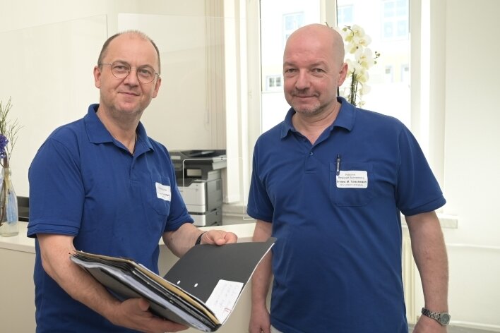 Sind jetzt im MVZ in Aue tätig: Die Fachärzte Thomas Prägler (li.) und Dr. med. Mike Türschmann. 