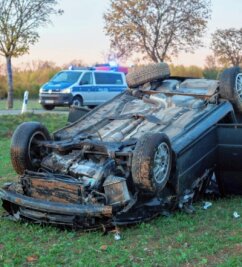 Zwei Personen bei Unfall schwer verletzt - Bei einem Unfall in Memmendorf sind zwei Personen schwer verletzt worden. 