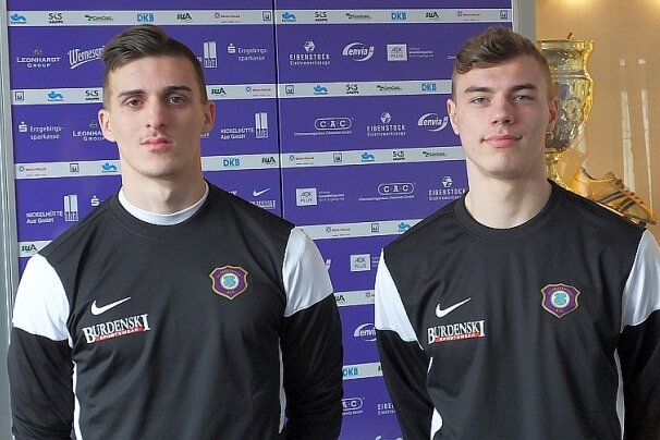 Zwei Probespieler beim FC Erzgebirge - Denis Sitter (rechts) und Jesse-Goran Sierck