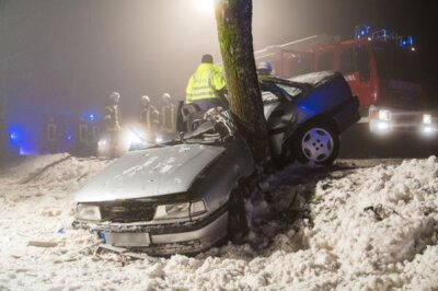 Zwei schwere Unfälle überschatten Silvesternacht im Erzgebirge - 