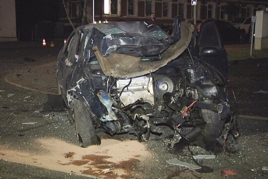 Zwei Schwerverletzte bei Unfall in Zwickau - Fahrer betrunken - 