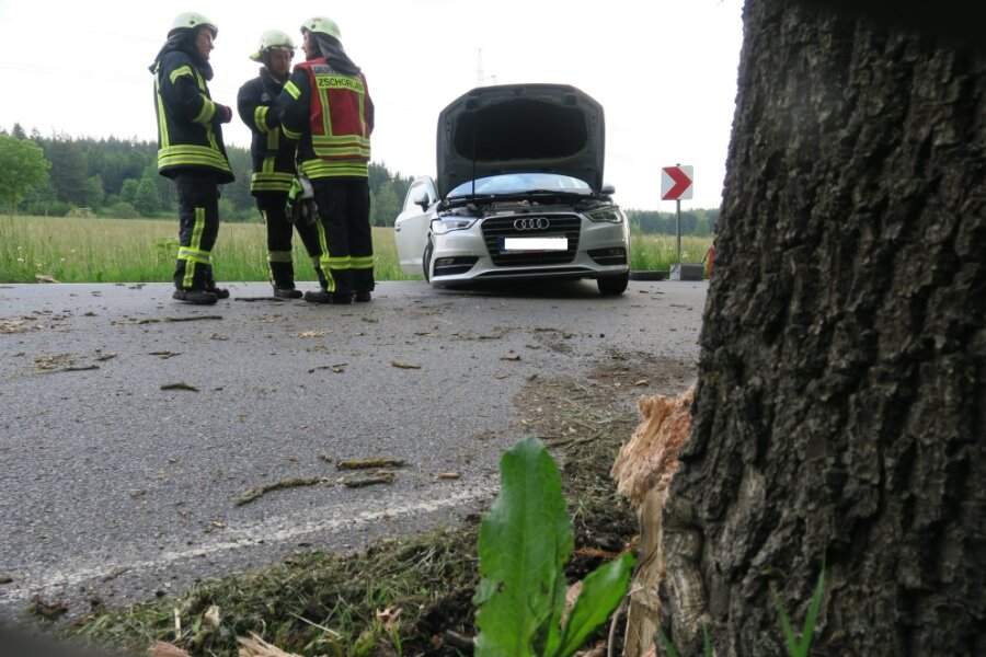 Zwei Schwerverletzte bei Unfall zwischen Zschorlau und Burkhardtsgrün - 