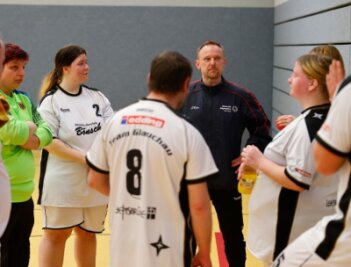 Zwei Siege zum Saisonauftakt - Trainer Ronny Weber war mit seinem Handballteam der Lebensbrücke Glauchau zufrieden. Am ersten Spieltag der Special Liga Sachsen konnten zwei der drei Partien gewonnen werden. 