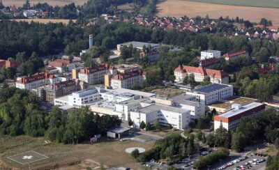 Zwei Tote am HBK: Klinik verhängt Aufnahmestopp für eine Station in Zwickau - Am HBK in Zwickau haben sich mehrere Patienten und Mitarbeiter mit dem neuartigen Coronavirus infiziert - zwei Patienten haben die Infektion nicht überlebt.