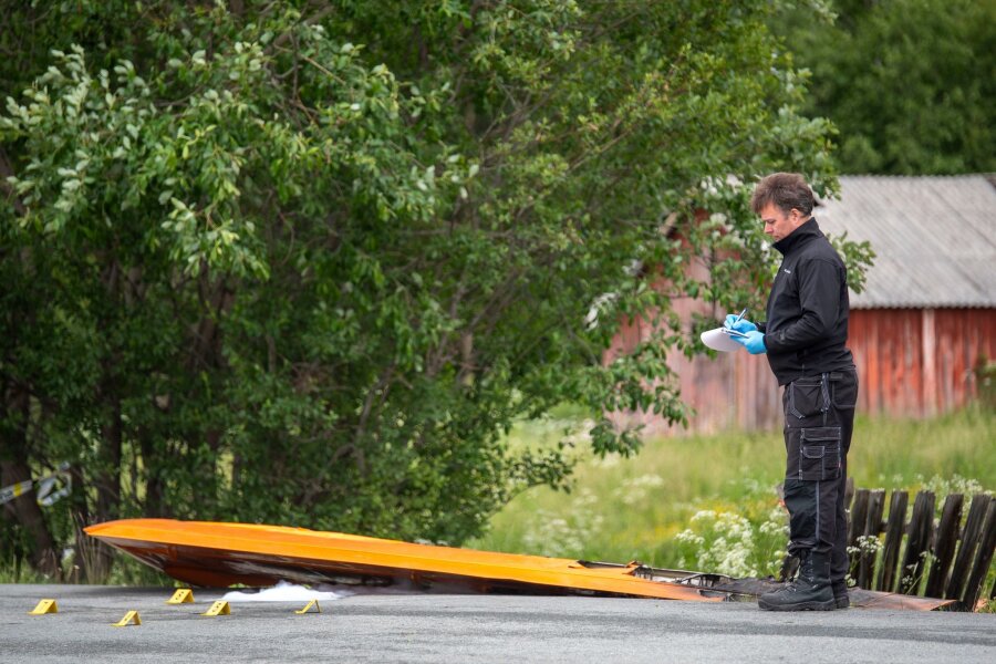 Zwei Tote bei Flugzeugunglück in Norwegen - Die Polizei sucht am Unglücksort nach Hinweisen, wie es zu dem Absturz kommen konnte.