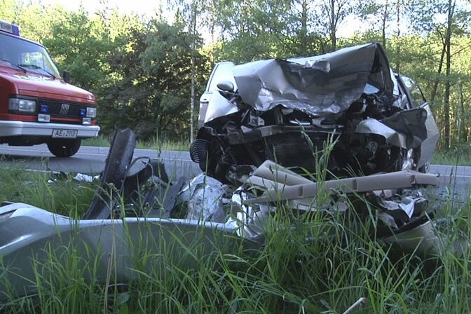 Bei einem Unfall auf der B 94 zwischen Lengenfeld und Rodewisch ist am Freitagfrüh ein 46-Jähriger ums Leben gekommen. 