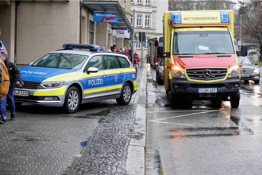 Zwei Verletzte bei Auseinandersetzung in Chemnitz - Polizeieinsatz am Mittwochnachmittag an der Theaterstraße: Bei einer Auseinandersetzung wurden zwei Personen verletzt.