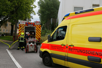 Zwei Verletzte bei Schuppenbrand in Adelsberg - Am späten Samstagnachmittag brannte an der Zschopauer Straße in Adelsberg ein Schuppen.
