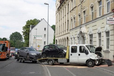 Zwei Verletzte bei Unfall auf Chemnitztalstraße - Der Unfall ereignete sich auf der Chemnitztalstraße. 