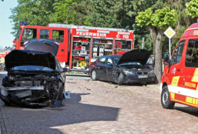 Zwei Verletzte bei Unfall in Lichtenstein - Ein BMW und ein Renault sind am Freitagvormittag in Lichtenstein zusammengestoßen.