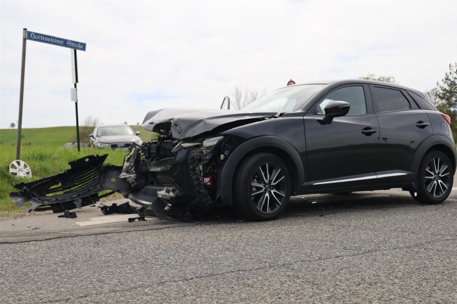Zwei Verletzte bei Verkehrsunfall in Wildbach - Eines der Fahrzeuge wurde erheblich beschädigt.