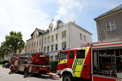 Zwei Verletzte bei Wohnungsbrand in Chemnitz - Feuerwehreinsatz am Montag im Chemnitzer Stadtteil Kappel