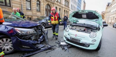 Zwei Verletzte durch Zusammenstoß auf Hammerstraße - 