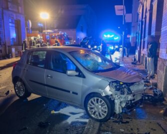 Zwei Verletzte in Falkenstein - Eines der in den Unfall verwickelten Autos