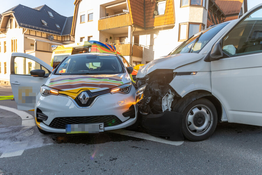 Zwei Verletzte nach Unfall auf Kreuzung in Rodewisch - 