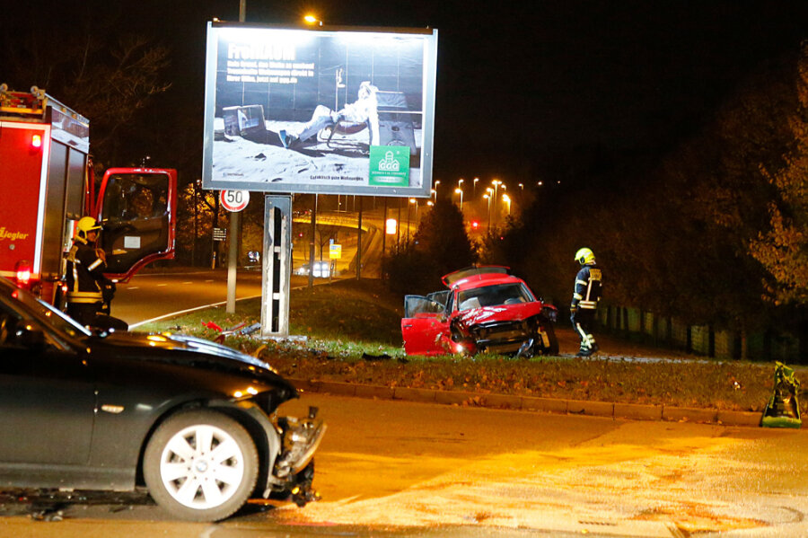 Zwei Verletzte nach Unfall auf Südring - Am Dienstagabend kam es auf dem Südring zu einem schweren Verkehrsunfall.