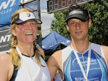 Zwei Vogtländer gewinnen Pirk-Triathlon - Erwiesen sich gestern als die Schnellsten: Heike Dressel-Putz vom LATV Plauen und Kai Schönbeck vom Triathlonteam Vogtland.