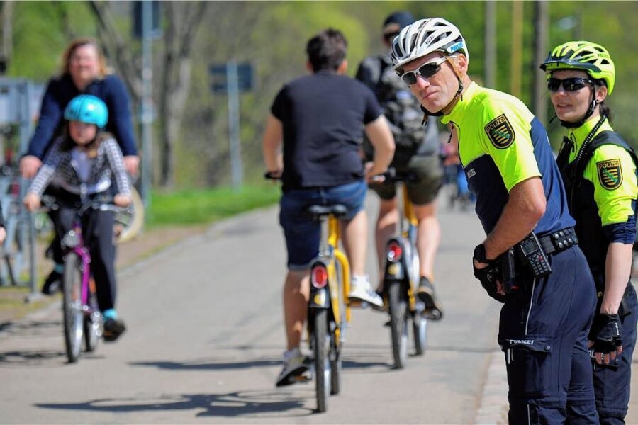 Zweiradsaison beginnt: Polizeidirektion Zwickau intensiviert Kontrollen - Die Polizeidirektion wird im Landkreis Zwickau ein besonderes Auge auf Zweiradfahrer haben. 