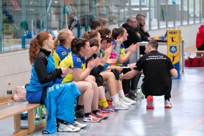Zweite Hälfte nährt bei Annabergs Handballerinnen Zuversicht - Schwört seine Handballerinnen auf die jeweiligen Situationen ein: Annabergs Trainer Christian Fritzsch.