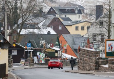 Leere Straßen in Seiffen. Der sonst in der Weihnachtszeit bei Touristen so beliebte Ort wirkt derzeit fast menschenleer.